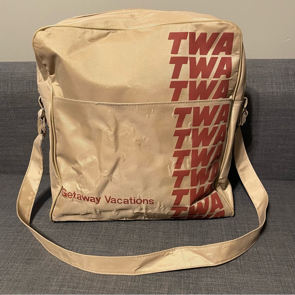 Vintage TWA GETAWAY VACATIONS Overnight Bag Travel Zipper Adjustable Strap